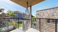 Saltaire by Avantstay Rooftop Deck + Firepit + Wet Bar Walk to Beach + Trail - 3-Star