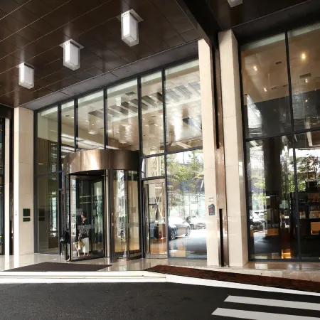 The Riverside Hotel Отели рядом с достопримечательностью «Флагманский магазин Line Friends»