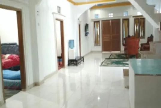 Homestay Pakuwojo Sikunir Syariah Hotels in Kejajar