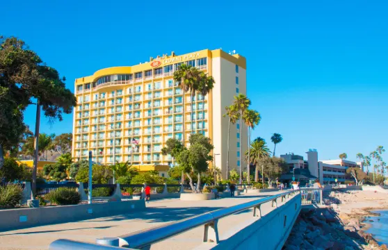 Crowne Plaza 本圖拉沙灘