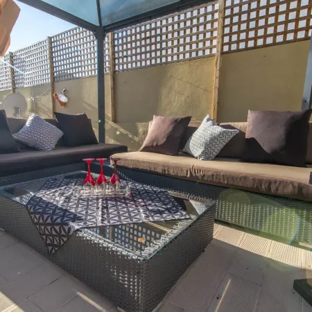 Historic Townhouse with Roof Terrace & Quiet Courtyard – 5Min to Ferry & Market