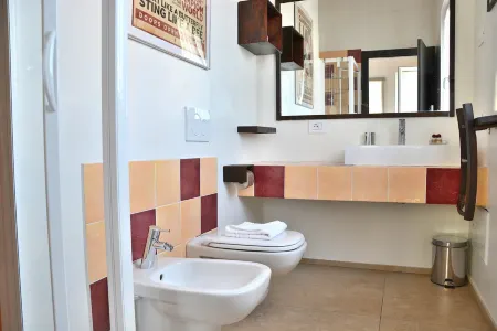 North House with Pool and Lake View