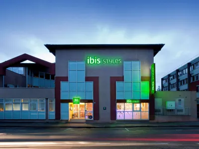 Hôtel Ibis Styles Bourg-en-Bresse Hôtels à proximité de : Eglise Evangélique Pierres Vivantes