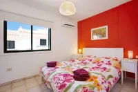 Holiday House with Pool in the South of Tenerife Hotel a Chayofa