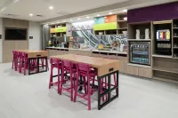 Home2 Suites by Hilton Orlando Airport - Breakfast