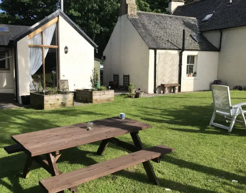 Contemporary One Bedroom Apartment Close to All Amenities in Conservation Area Hotels in Tain