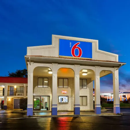 Motel 6 Cookeville, TN