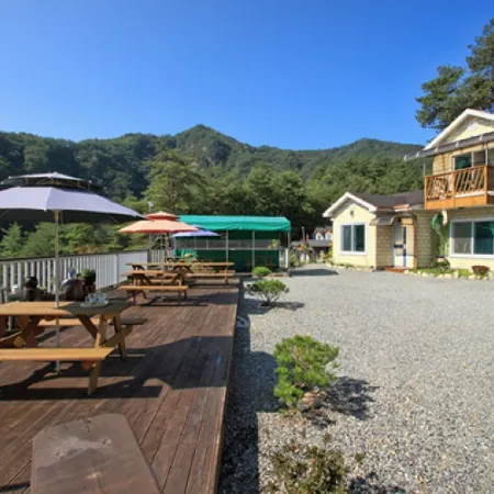 Wonju Pine Hill Pension Отели рядом с достопримечательностью «Храм Пэклёнса»