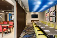 Holiday Inn Express & Suites SAVANNAH N - PORT WENTWORTH by IHG - parking
