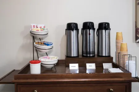 Red Roof Inn & Suites Stafford, VA Отели в г. Гриффис-Уайдуотер