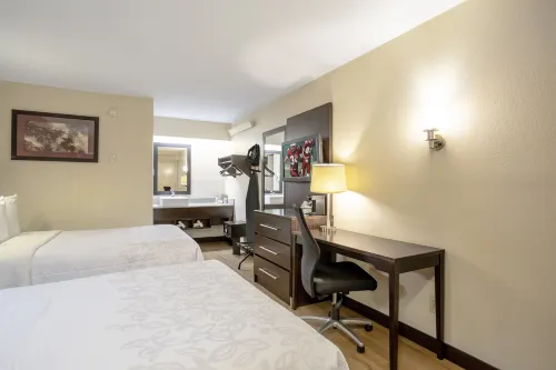 Red Roof PLUS+ Pittsburgh East - Monroeville Hotels in Monroeville