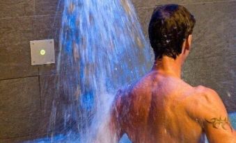 Arli Hotel Business and Wellness