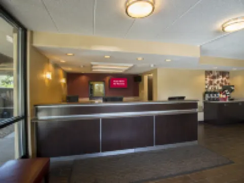 Red Roof Plus+ Chicago - Willowbrook Hotels in Willowbrook