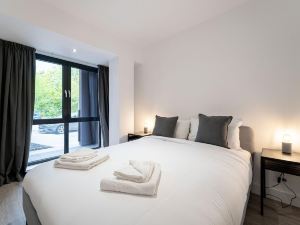 Seven Living Residences Solihull - Modern Studios NEC and BHX