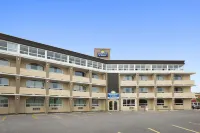 Days Inn & Suites by Wyndham North Bay Downtown Hotels in North Bay