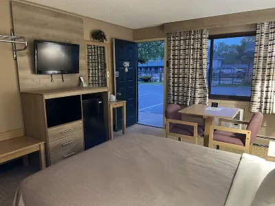 Viking Arms Inn - Ludington Hotels in Amber Township