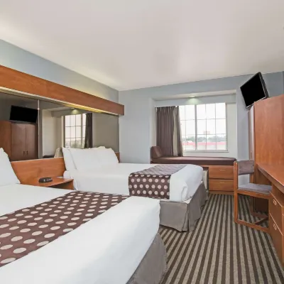 Microtel Inn & Suites by Wyndham Garland/Dallas Отели рядом с достопримечательностью «Универмаг "Норт-Парк Центр"»