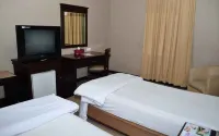 Gold Inn Hotel (Hotel Idola) Hotel dekat Serba Harga Murah Sampit