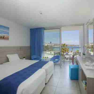 Limanaki Beach Hotel & Suites Rooms