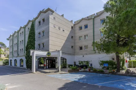 B&B Hotel Marseille la Valentine Porte d'Aubagne Отели рядом с достопримечательностью «Eglise Sainte-Rita de Marseille»