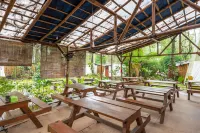 RedDoorz @ Apache Camp Hotels in Wonosalam
