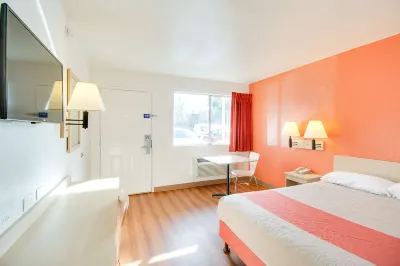Motel 6-Phoenix, AZ - East Hotels in Phoenix