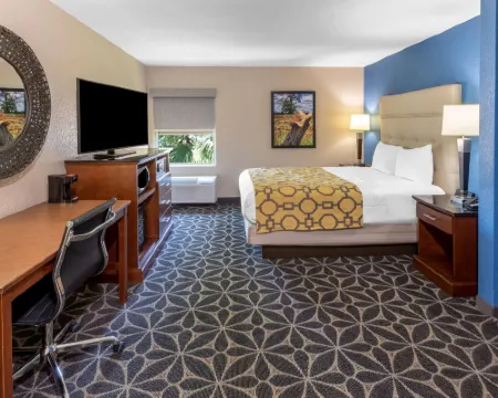 ベイモント バイ ウィンダム マッカラン/ファー マッカレンのホテル