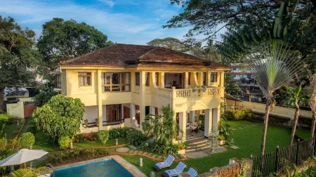 Amritara Poovath Beachfront Heritage Отели рядом с достопримечательностью «Чинес Фишинг Нетс»