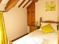 Stabal-y-Gwedd Hotels near Tir Prince Market