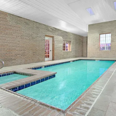 Longhorn Inn & Suites