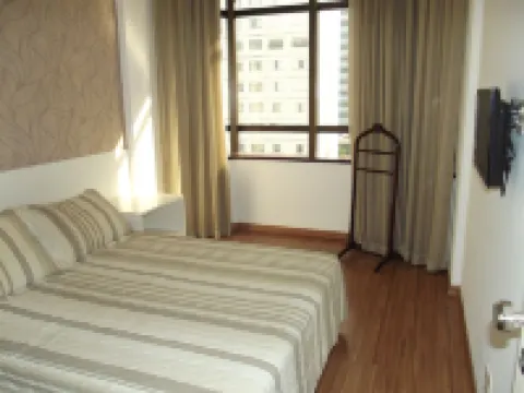 L'Hirondelle Flat Service