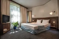 Uniqato Hotel Hoteles cerca de Antique Forum