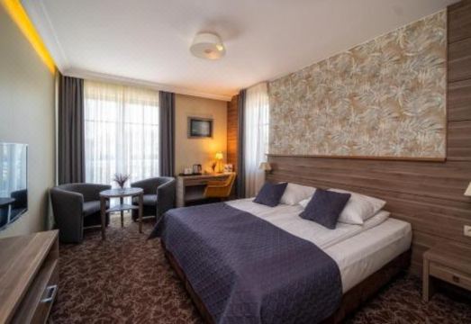 1. 코로나 호텔 롬..