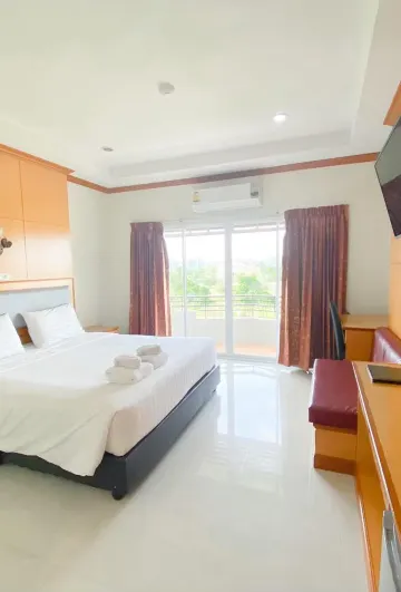 ห้องซูพีเรียร์ เตียงใหญ่ พร้อมระเบียง