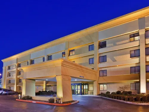 La Quinta Inn & Suites by Wyndham Springdale Hotels in Springdale