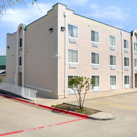 Super 8 by Wyndham Garland/Rowlett/East Dallas Area