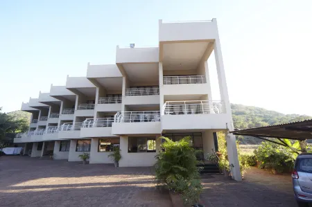 Sagar Sawali Beach Resort Karde Отели в г. Ладхар