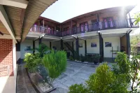 Watukarung Sackstone Guesthouse Hotel dekat Pantai Banteng Mati