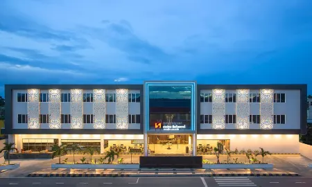 Swiss-Belhotel Cendrawasih, Biak Отели рядом с Международный аэропорт имени Франса Каисиепо