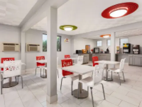 Super 8 by Wyndham Lenexa Overland Park/Mall Area レネックサのホテル