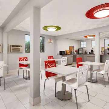 Super 8 by Wyndham Lenexa Overland Park/Mall Area