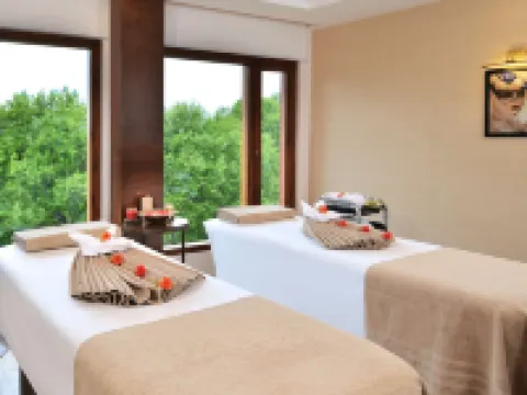 Golden Tulip Srinagar Hotels in Srinagar