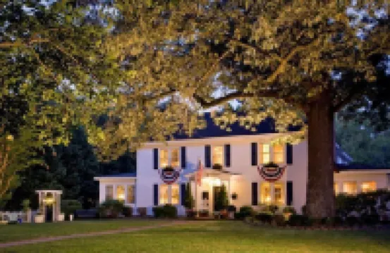 A Williamsburg White House Inn فنادق في 