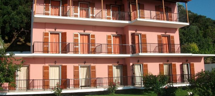 Aronis Apartments Hotels in Achillii
