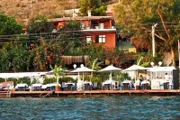 Bozburun Pembe Yunus Hotel فنادق في Bozburun Mahallesi