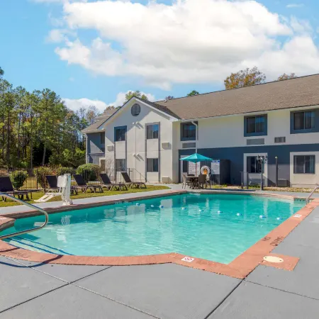 Comfort Inn & Suites - Near Robins Air Force Base Main Gate