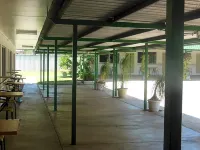 Country Road Motel فنادق في تشارترز تاورز