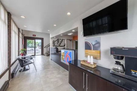 Motel 6 Warminster, PA