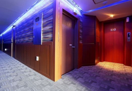 주차장 및 외부 전경