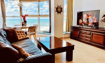 Luxurious Beach Apartment